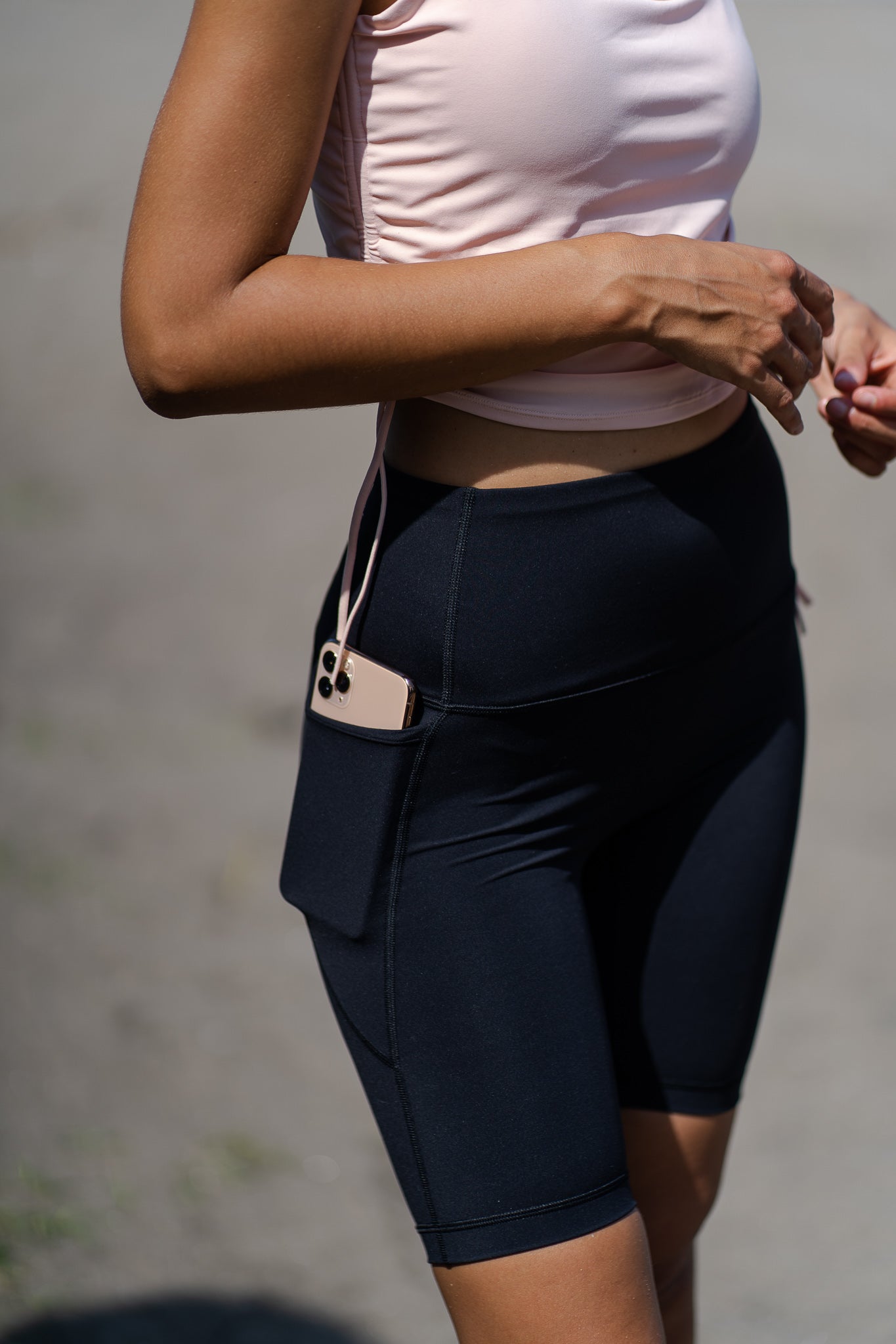 ESSENTIALS BIKE POCKET SHORT 8"